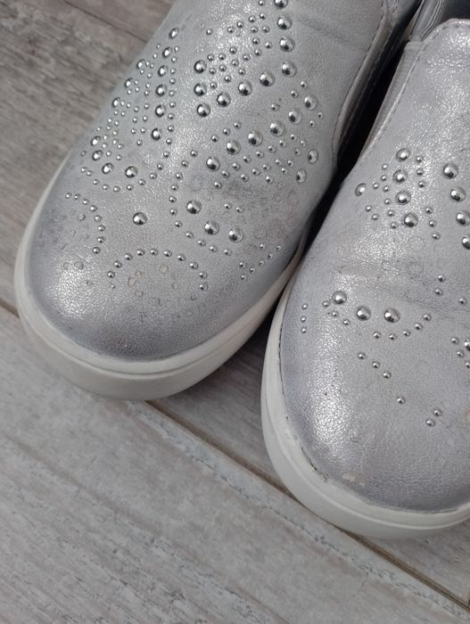 Buty wsuwane dla dziewczynki 30
