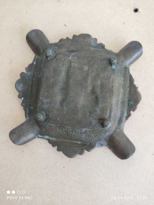 cinzeiro em metal antigo