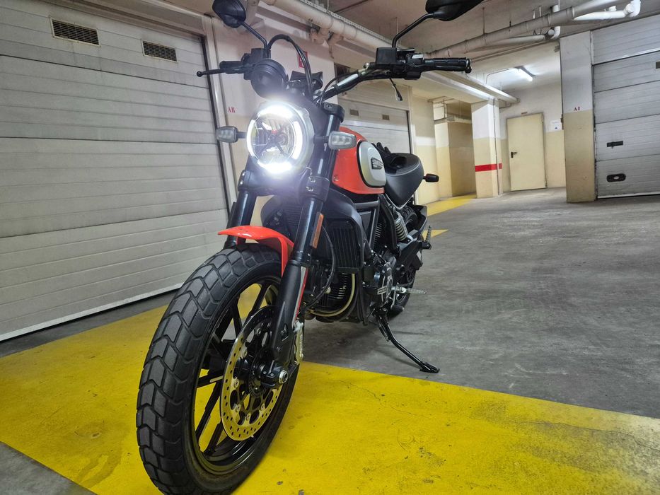 Ducati Scrambler 800 Icon - Como Nova