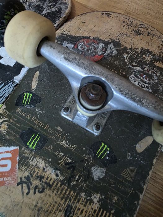 Skate  02 unidades mais peças
