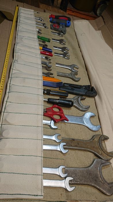 Военный чехол для ключей и инструмента...
Толстый, качественный. 
Комп