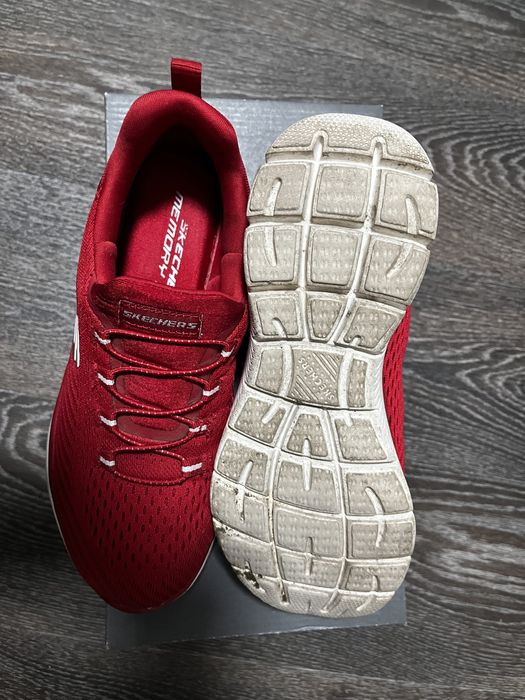 Кросівки Geox, Skechers