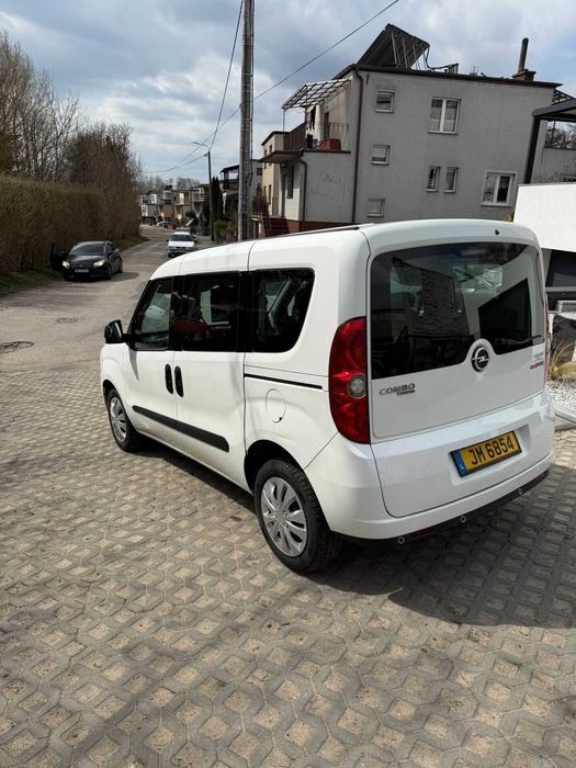 Opel Combo 1,4benzyna  7 osobowy tylko 116tys przebiegu super stan