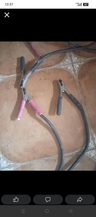 Vendo cabos de ligação a bateria.