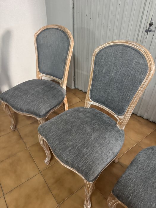 Conjunto de quatro cadeiras