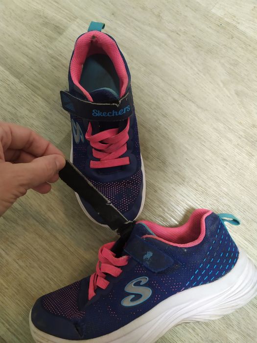 Кросівки дівчинці Skechers 31 розмір дефекти