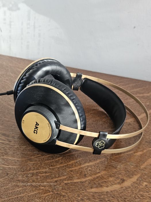 Słuchawki AKG K92 plus stojak SpeedLink