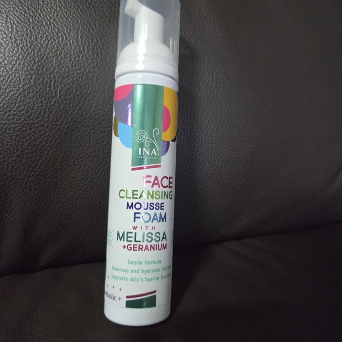 Face cleansing mousese with melissa inaessentials