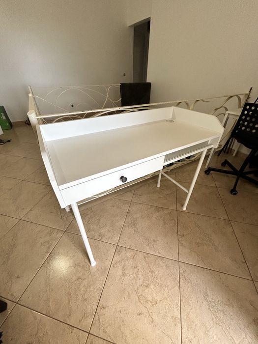 Secretária "HAUGA" do Ikea 100×45 cm