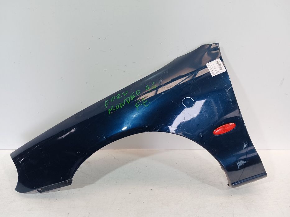 Guarda-lamas esquerdo FORD Mondeo II (BAP)