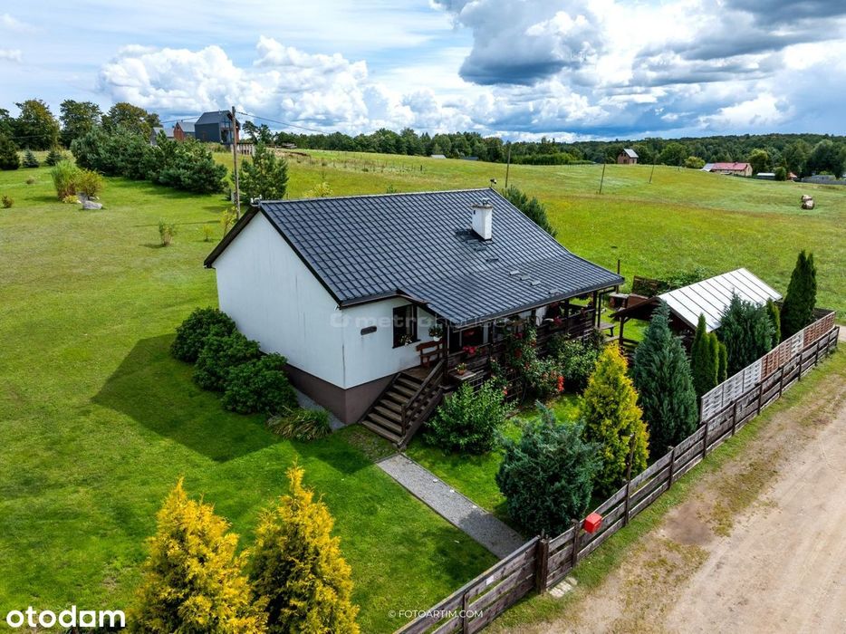 Sople, dom w pięknej okolicy nad jeziorem.