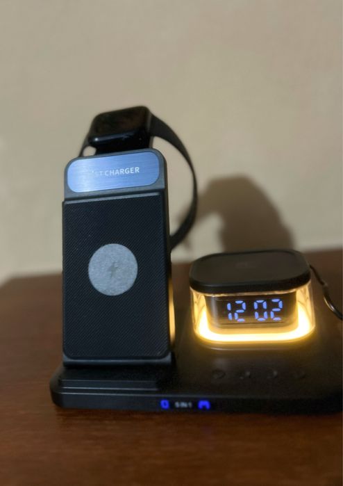 Це бездротовий зарядний пристрій H33 5-в-1 15 Вт (IP Version).