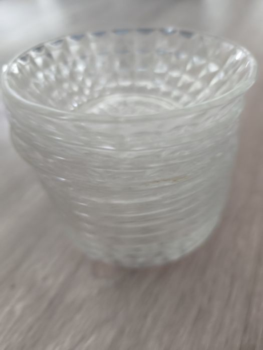 Taças pequenas de vidro