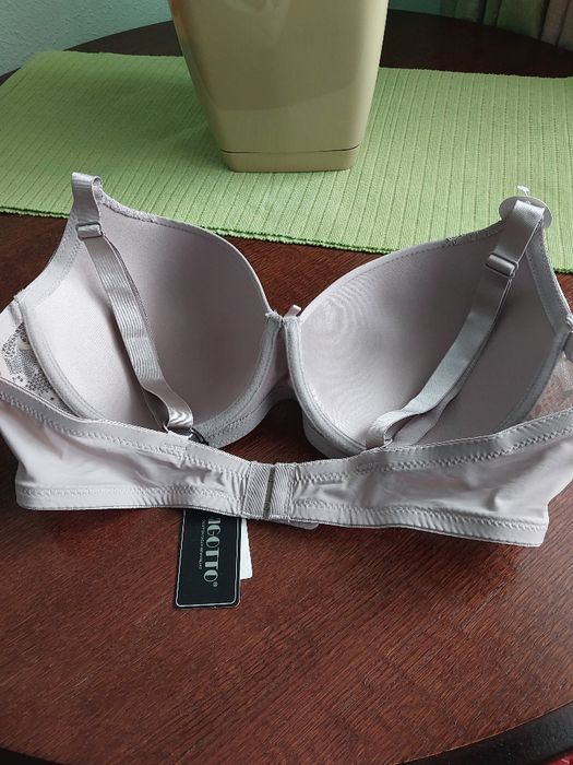 Бюстгальтер  90-D Новий