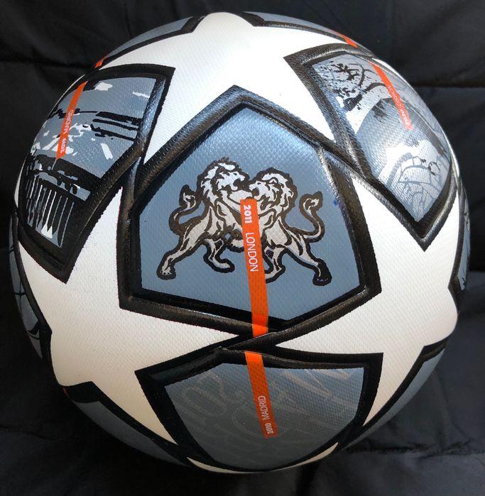 Безшовний футбольный мʼяч CHAMPIONS LEAGUE для ассфальту і трави