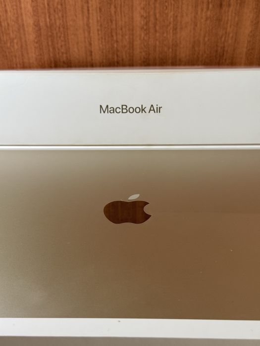 MacBook praticamente novo — apenas 2 meses de uso