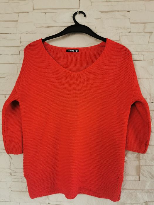 Sweter damski dekolt w serek