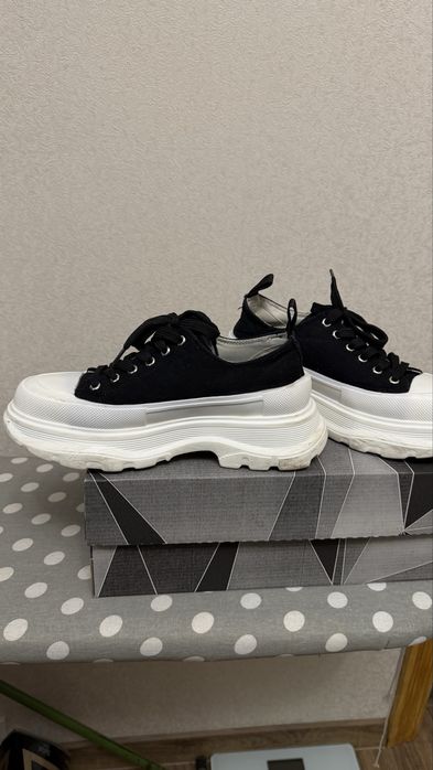 Кросівки Alexander McQueen розмір 38