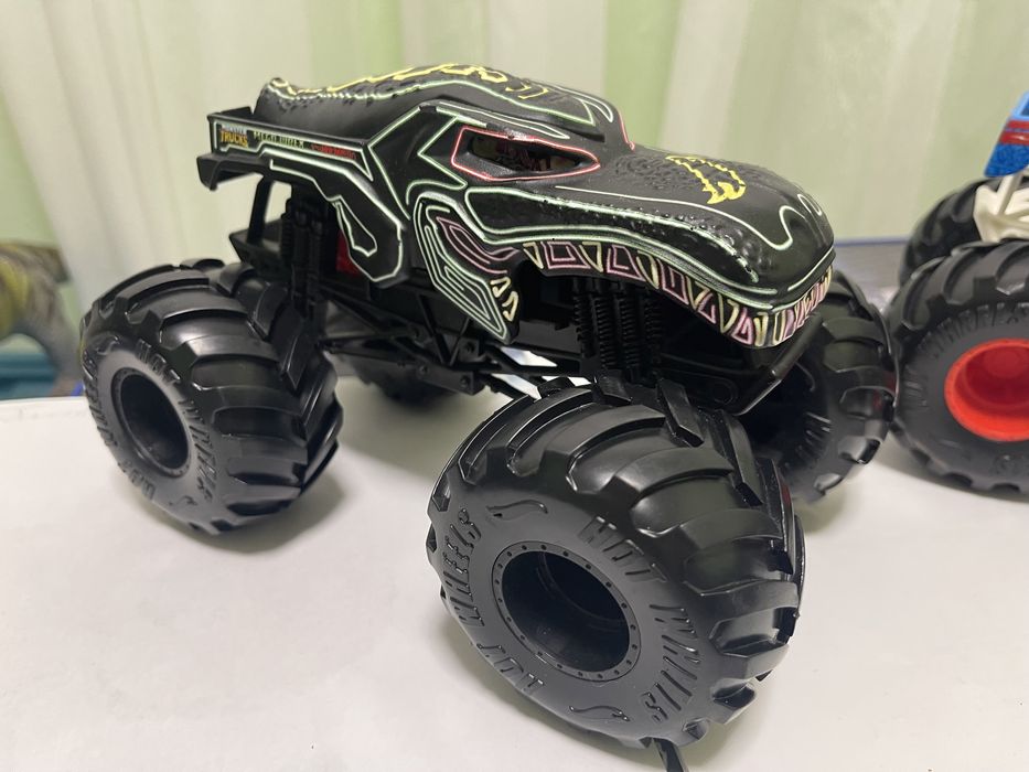 Треки hotwheels і машинки