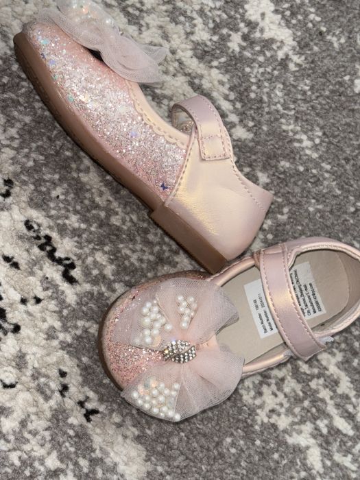 Туфельки для дівчинки