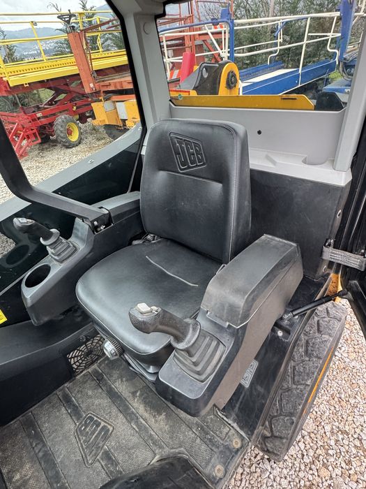Mini pá carregadora jcb