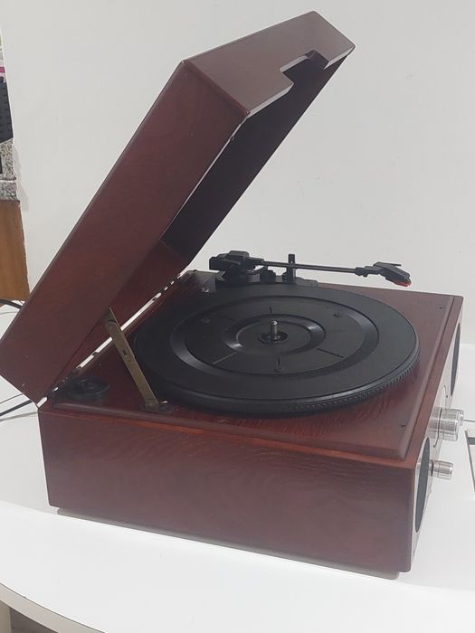 Gira discos  com rádio - estilo vintage