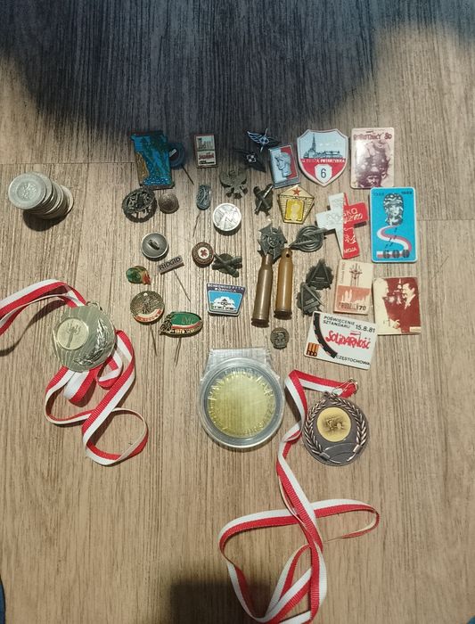 Sprzedam  przypinki,medale prl