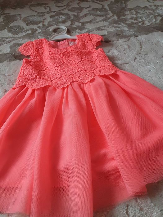 Нарядное фирменое платье одежда для девочки 9-12 месяцев