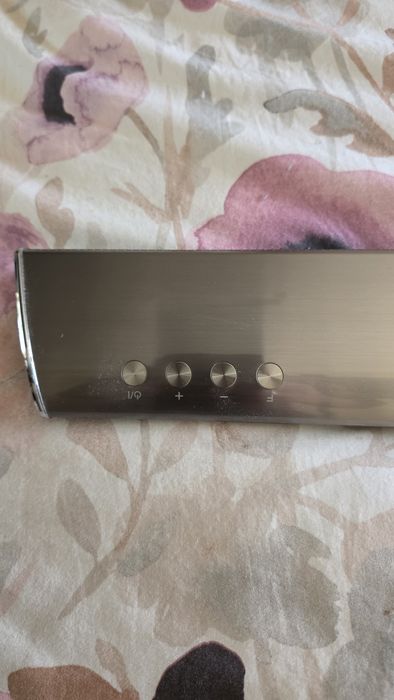 Sistema de som LG (barra e subwoofer)