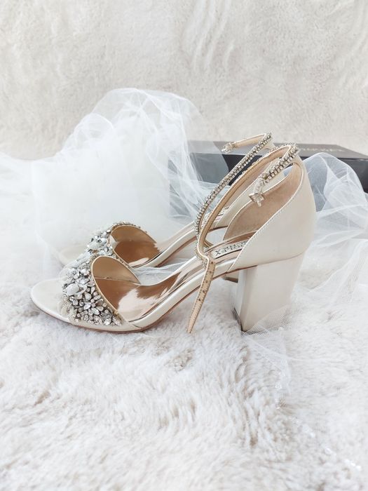 Buty ślubne sandały na słupku Badgley Mischka 39 ivory ecru satin
