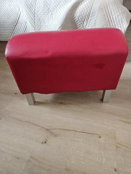 Taboret czerwony