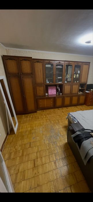 Стенка с распашными шкафами