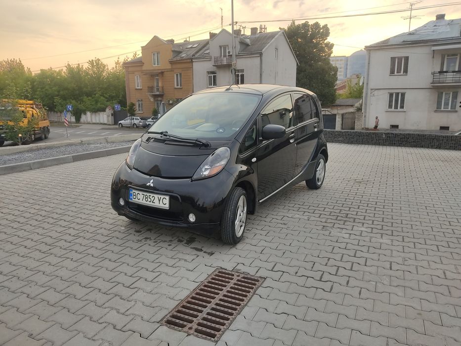Міцубісі і міев. Mitsubishi i miev