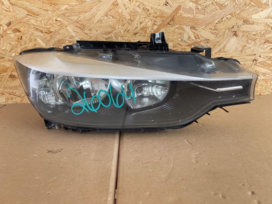 BMW 3 F30 F31 Lampa przód przednia prawa Xenon
