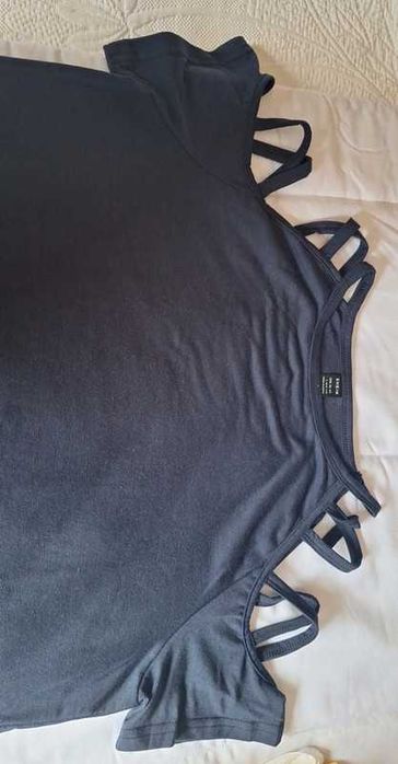 T-shirt ombros descobertos