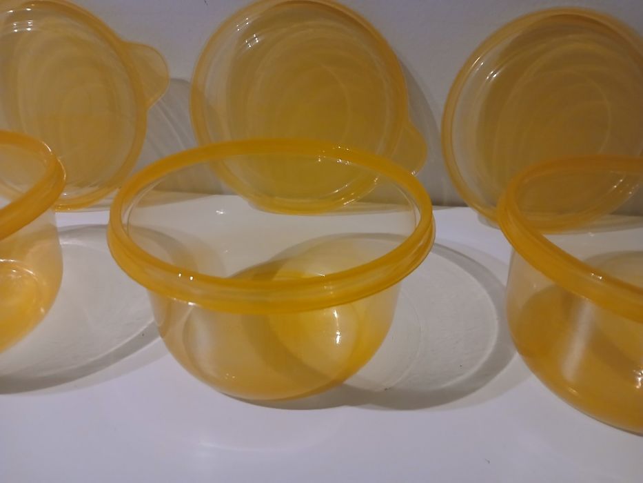 Três caixas plásticas para alimentos