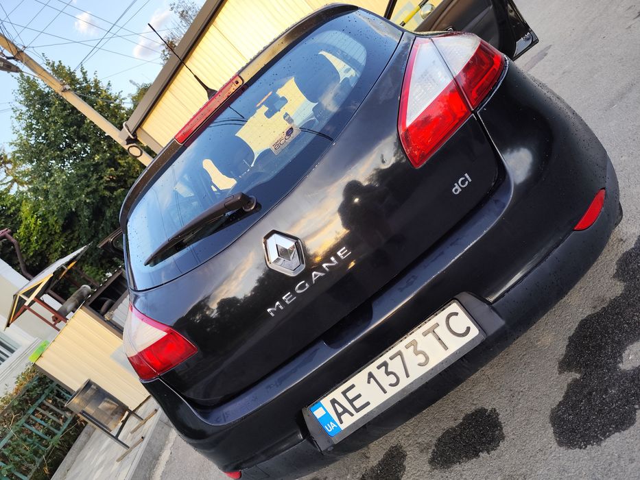 Продам хороший семейный автомобиль