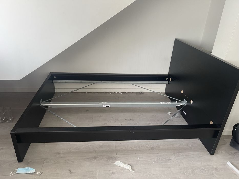 Cama IKEA sem colchão