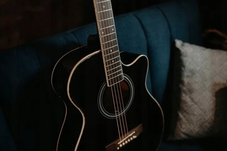 Gitara elektroakustyczna Alamo AC-40, duży zestaw akcesoriów - OUTLET!