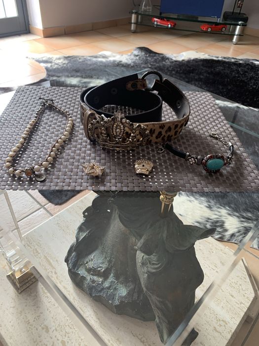 Cinto em pele cor leopardo pulseira.colar