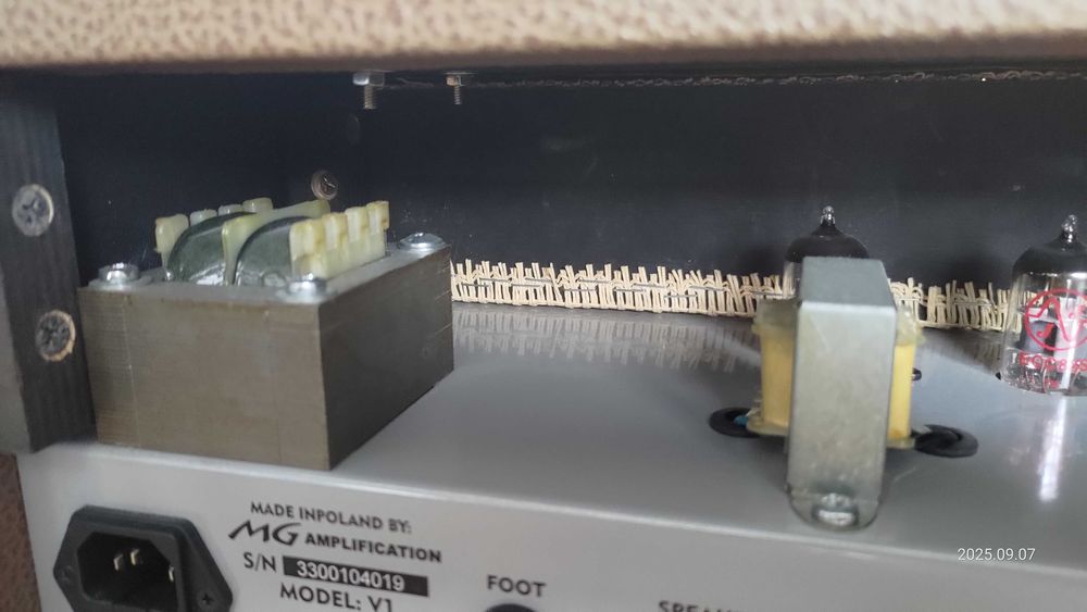 1-wattowy w pełni lampowy wzmacniacz typu HEAD w stanie idealnym