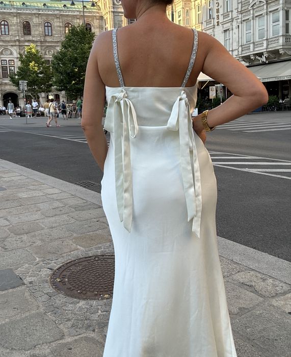 Coast satynowa perłowa przepiękna kokardki cekiny ślub cywilny nowa