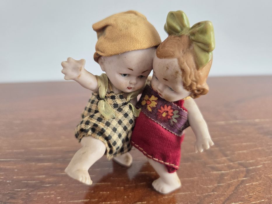 Escultura antiga em biscuit