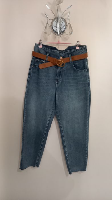 Piękne jeansy L 40 uiuj bardzo wysoki stan mon fit  pasek