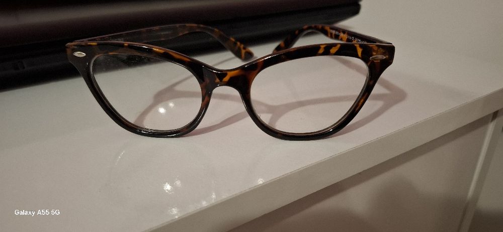 Modne okulary zerówki