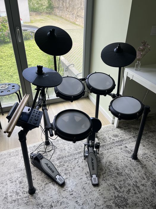 Bateria elétrica Alesis Nitro Turbo com Bluetooth