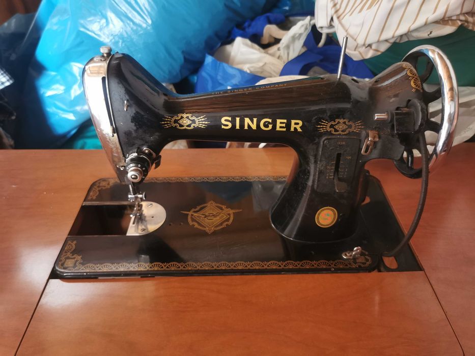 Máquina de costura Singer antiga