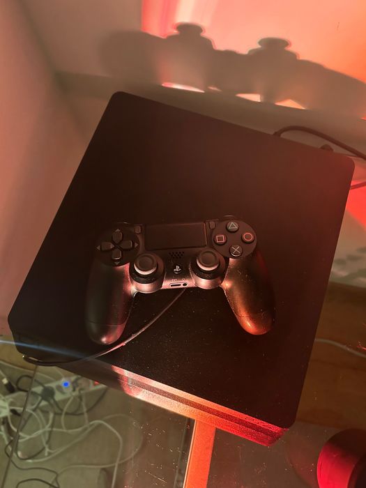 PlayStation 4 (500 GB) Como nova