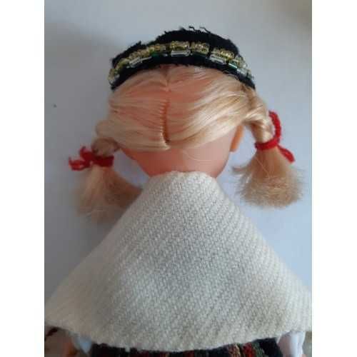 Статуэтка кукла Девушка в национальном костюме h 22 см.