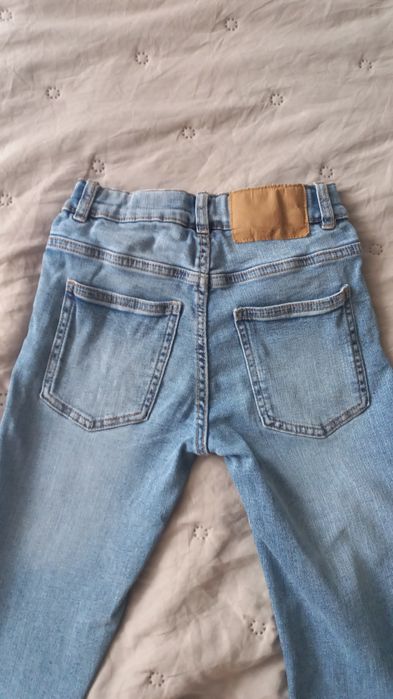 Джинсы фирмы  ZARA